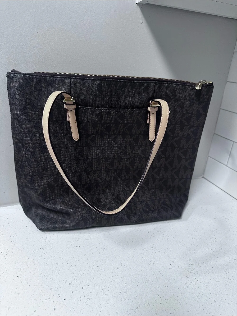 Michael Kors signature mk
